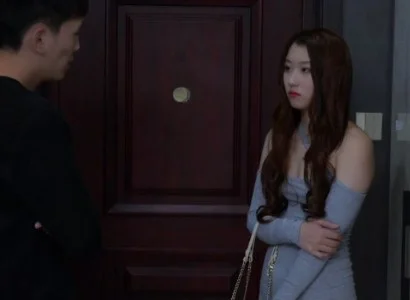 Đi chơi tình cờ gặp được em hàng xóm